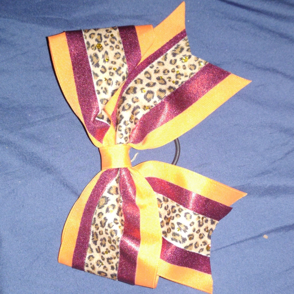 Cheer bow